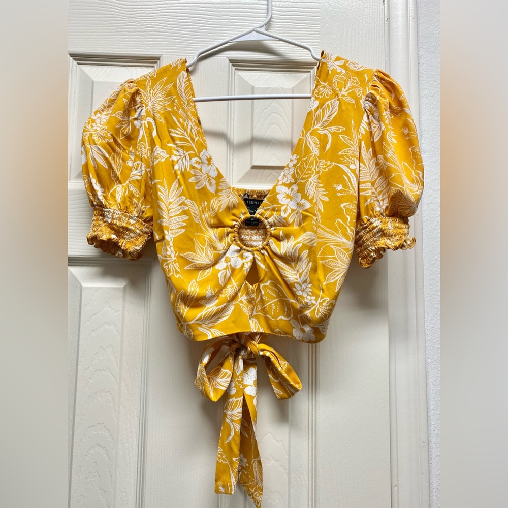 Forever 21 Floral/ Mustard Crop Top Puff Sleeve Size M